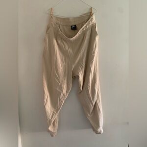 Nike Women’s Beige Joggers XL